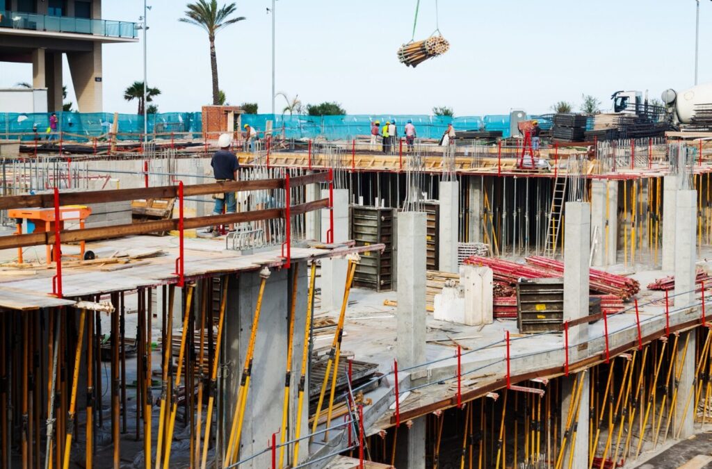 مميزات الخرسانة الجاهزة في الرياض ولماذا تعد الخيار الأفضل لمشاريع البناء