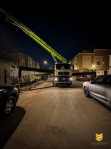 صبة الدور الأرضي في حي عرقة بالرياض باستخدام مضخة الخرسانة الجاهزة